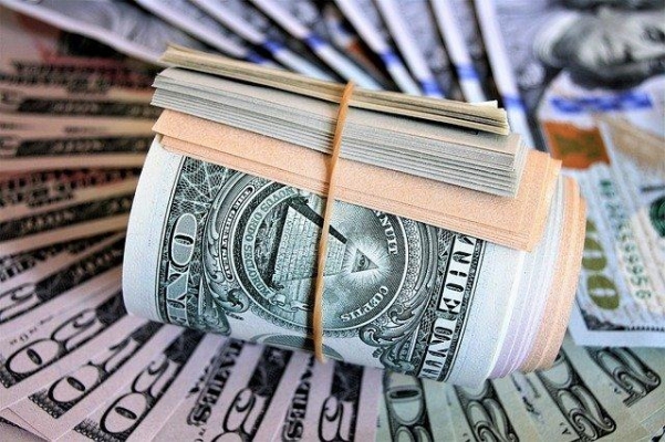 Пара доллар-рубль в понедельник попыталась превысить отметку 59 рублей