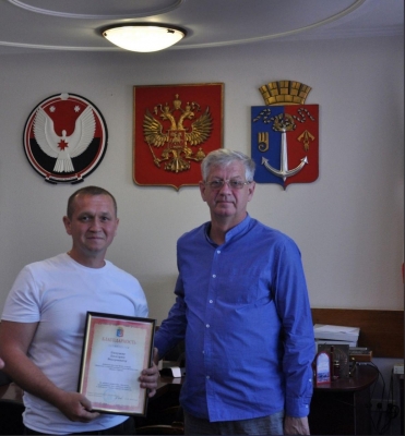 Жителя Воткинска наградили благодарностью за помощь сотрудникам МЧС в борьбе с пожарами