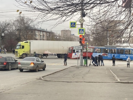 Расследование по факту столкновения грузовика и трамвая проводят в Ижевске