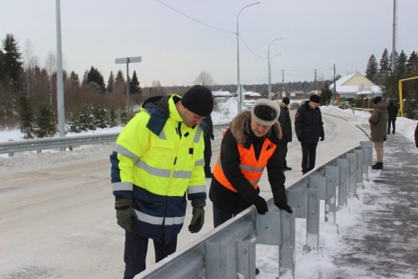 Рабочая комиссия проверила реконструкцию моста через речку Игерманку
