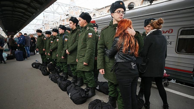 Почти 3 тысячи петербуржцев призовут в армию по итогам весенней призывной кампании