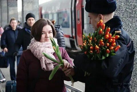 Сотрудники РЖД поздравят женщин с 8 марта в поездах и на вокзалах