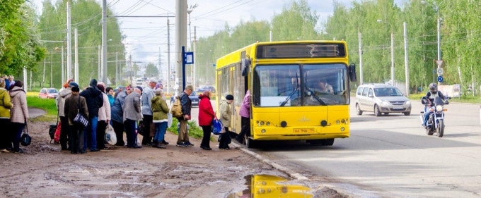 Пенсионеры Удмуртии могут ездить в пригородных автобусах за полцены