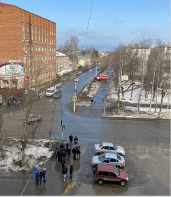 В нескольких учебных заведениях Ижевска прошла эвакуация из-за сообщений об их минировании 