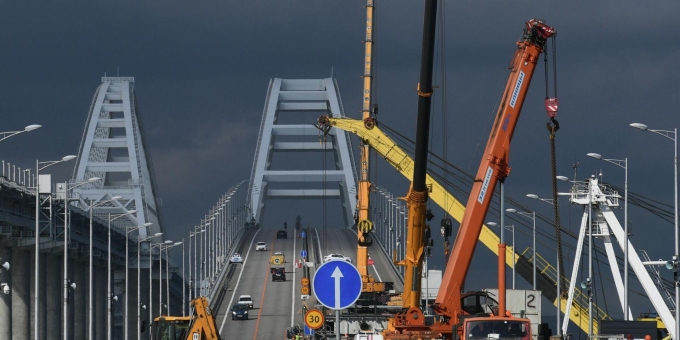 Движение автомобилей по Крымскому мосту возобновилось после ремонта