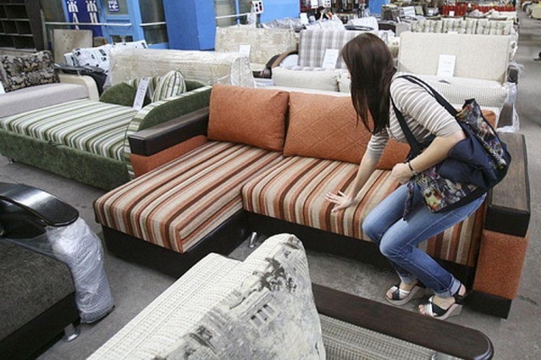 Около 2 млн рублей помог вернуть Роспотребнадзор жителям Удмуртии за нарушения при покупке мебели 