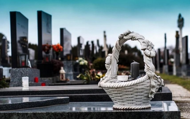 Жителям Удмуртии с 28 мая разрешили посещать кладбища
