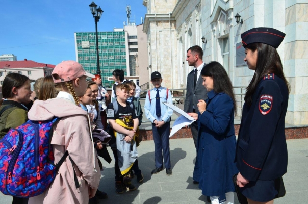 Железнодорожники и транспортные полицейские провели интерактивный квест для школьников Ижевска, посвященный правилам безопасности
