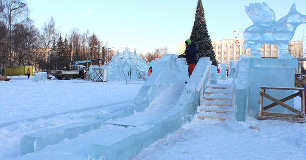 Ледовый городок на Центральной площади Ижевска начнут демонтировать 9 марта 