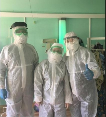 Около 2 тысяч работающих с больными коронавирусом медиков в Удмуртии получили выплаты за апрель