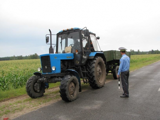 Тракториста из Удмуртии оштрафовали за грязные колеса