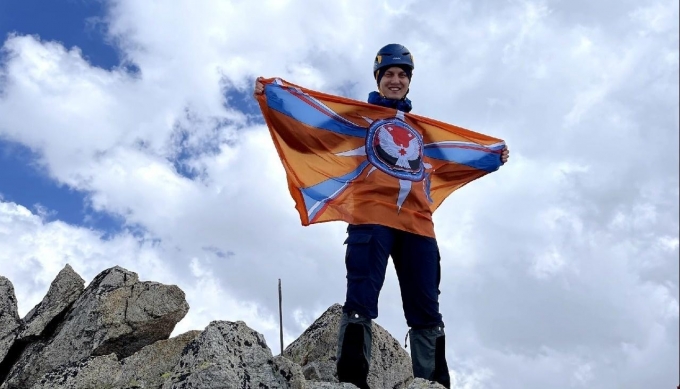 Спасатель из Удмуртии покорил одну из вершин Кавказа