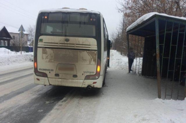 Автобус наехал на школьника на остановке в Воткинске