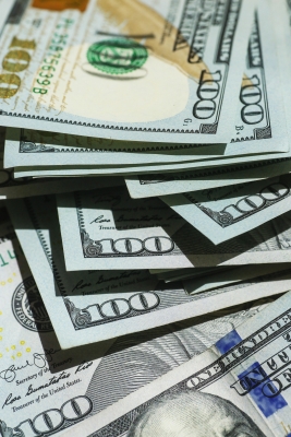 Пара доллар-рубль завершила торги в понедельник у значений открытия 