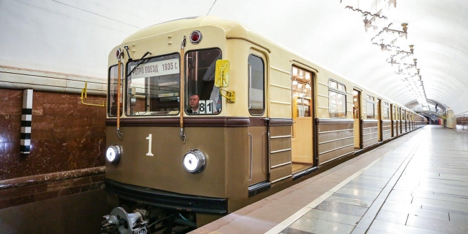 15 мая 1935 года заработала первая линия московского метро