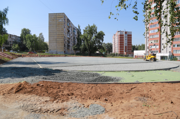 Строительство стадиона школы № 5 завершается в Ижевске