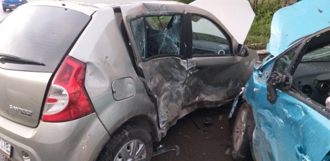 При столкновении двух иномарок в Ижевске пассажир получила травмы 