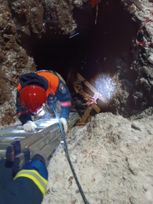 Женщина упала в яму для ремонта водопровода в Сарапуле
