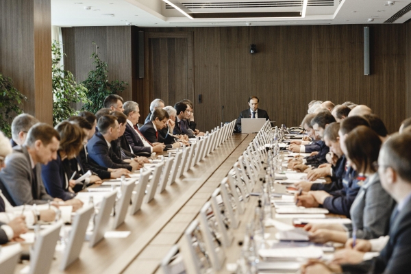 Денис Мантуров провел первое заседание Оргкомитета МАКС-2019