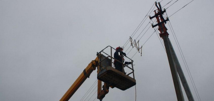 Ветер в Удмуртии обрывает линии электропередачи