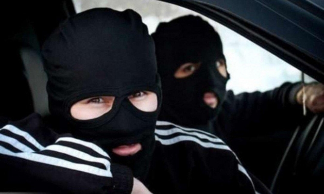В Увинском районе Удмуртии рецидивисты в масках ограбили магазин