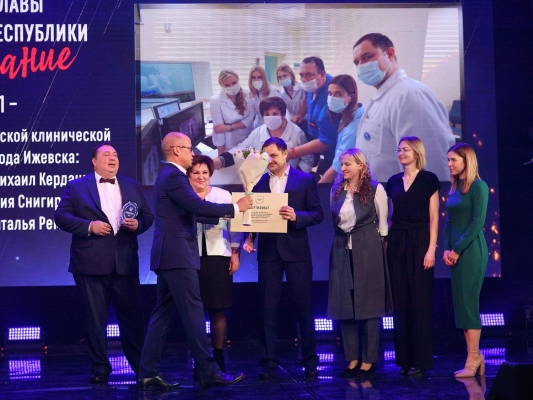 Врачи ковид-центров Удмуртии удостоились премии главы республики «Признание»