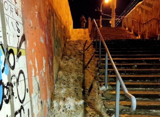 В Ижевске подрядчикам грозят штрафы за скользкие спуски в подземные переходы