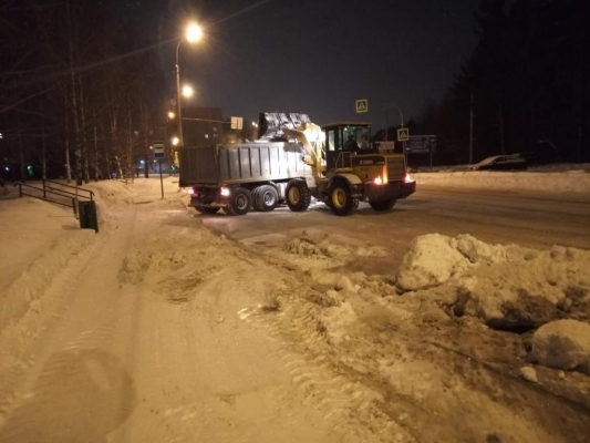 Рекордное количество снега вывезли в Ижевске минувшей ночью