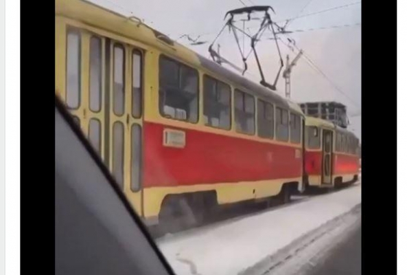 Очевидцы: «Трамваи встали улице на Карла Маркса в Ижевске»