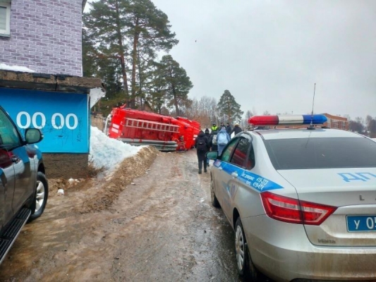 В Воткинске пожарная машина сбила пешехода и опрокинулась