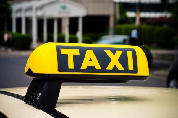 Таксиста из Ижевска подозревают в причинении тяжкого вреда здоровью пассажиру