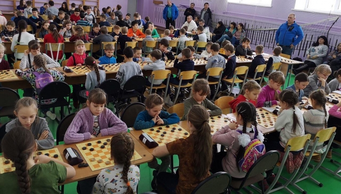 Школьник из Ижевска стал абсолютным чемпионом на Первенстве мира по стоклеточным шашкам