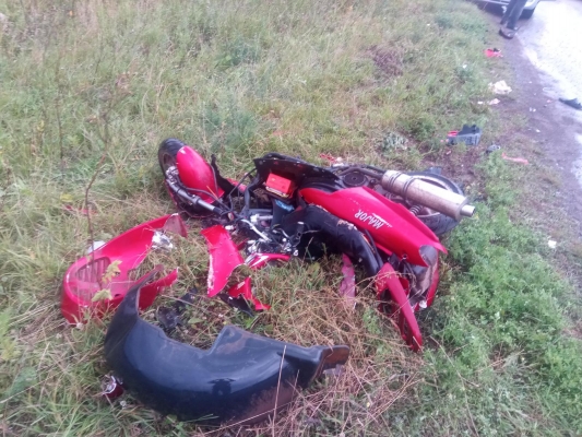 Мотоциклист без шлема погиб после столкновения с «Нивой» в Удмуртии