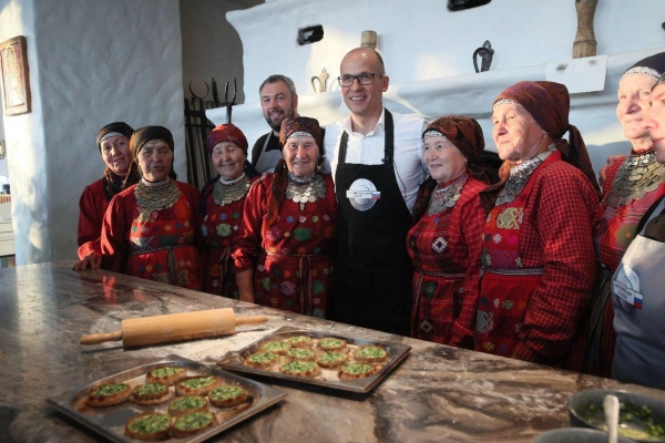 «Неделя Удмуртской Республики» в Москве открылась гала-ужином с бабушками из Бураново