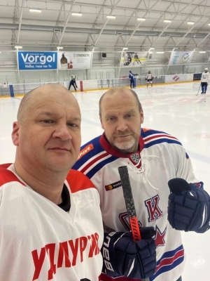 Депутат Госдумы от Удмуртии Гарин начинает день с хоккейной тренировки