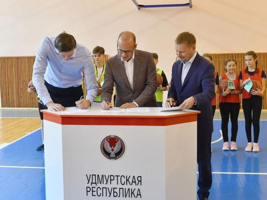 Александр Бречалов и Андрей Кириленко подписали соглашение о развитии баскетбола в Удмуртии