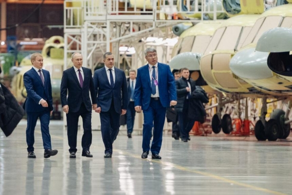Путин посетил в Улан-Удэ уникальный авиационный завод