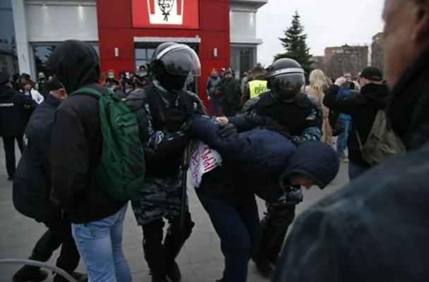 Несколько человек задержали на несанкционированной акции в Ижевске