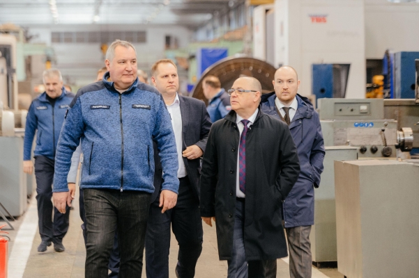 Дмитрий Рогозин посетил Воткинский завод с рабочим визитом