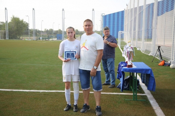 Футболистки «ЦДТ-100» — серебряные призеры Всероссийских соревнований «Кожаный мяч»