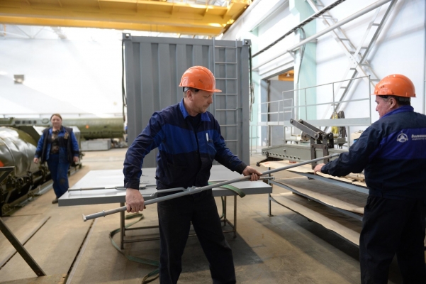 Воткинский завод изготавливает контейнеры для морских перевозок