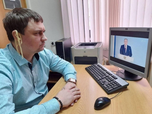 Самарского депутата хотят исключить из КПРФ за просмотр послания Путина с лапшой на ушах