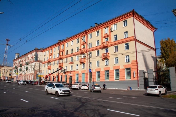 Строители завершают реставрацию фасада дома на улице Пушкинской в Ижевске