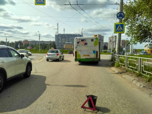 Водитель автобуса в Ижевске сбил ребенка на пешеходном переходе