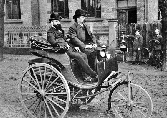 Сегодня 137 лет автомобилю. А какая иномарка должна была стать в 1917-м первым массовым росийским авто?