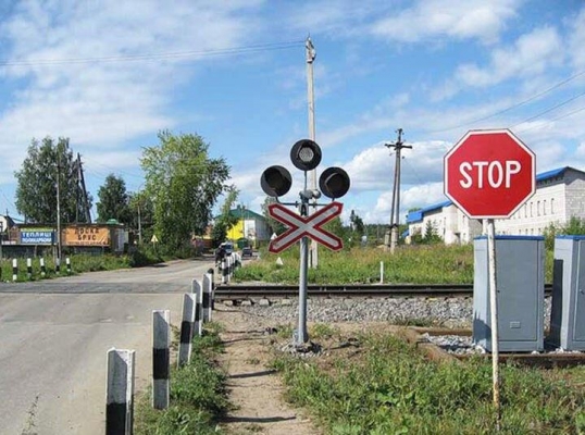 Временное ограничение движения автотранспорта через железнодорожный переезд в Ижевске