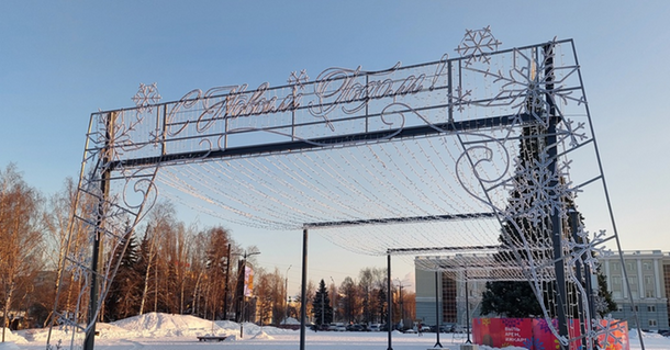 В день открытия Главной новогодней елки в Ижевске зажгутся и новогодние конструкции