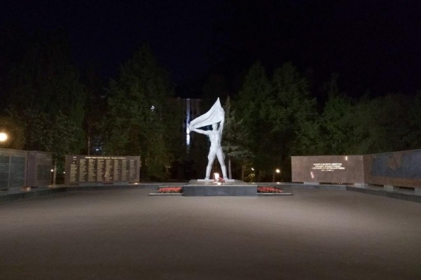 На мемориальном комплексе «Вечный огонь» в Ижевске появилась подсветка
