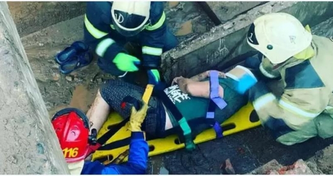 Житель Ижевска пострадал при падении в траншею