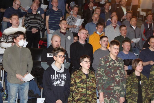 Сводный хор отцов и сыновей исполнит военные песни в День Победы в Ижевске